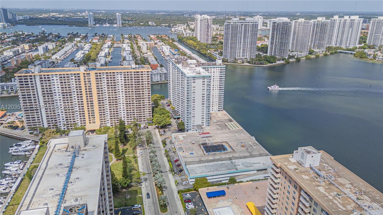 For Sale: $615,900 (2 beds, 2 baths, 1488 Square Feet)