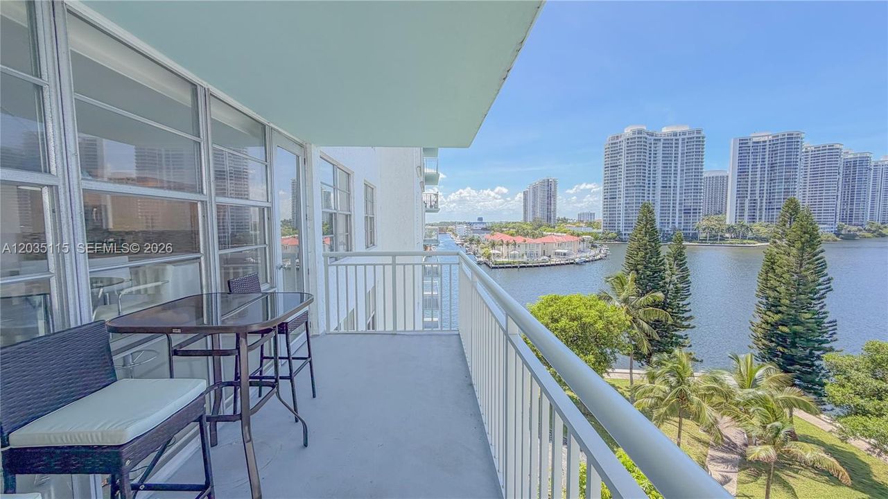 For Sale: $615,900 (2 beds, 2 baths, 1488 Square Feet)