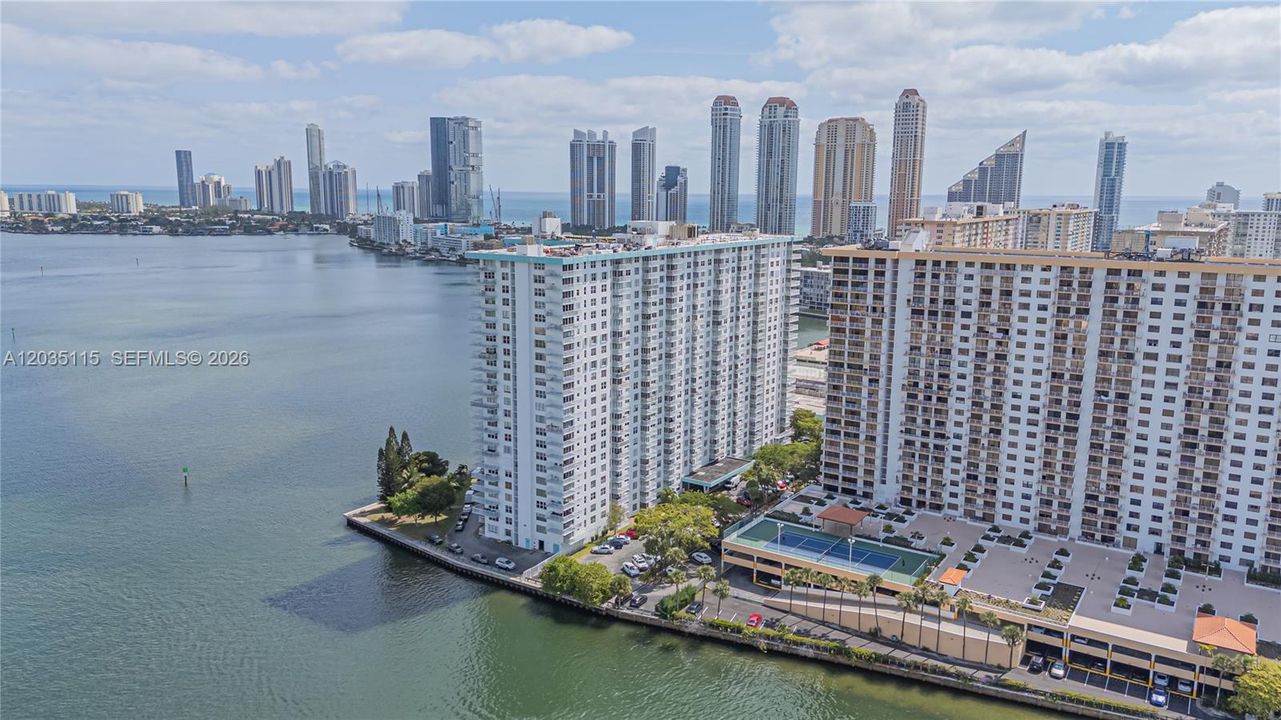 For Sale: $615,900 (2 beds, 2 baths, 1488 Square Feet)