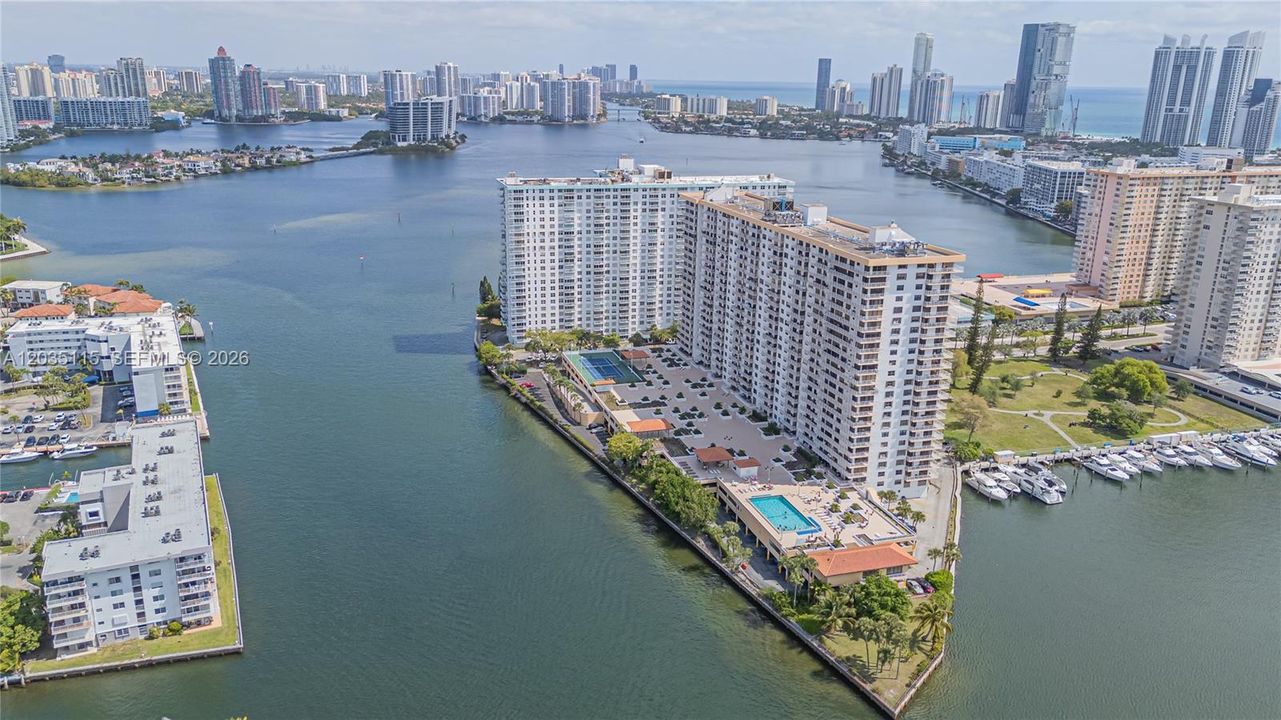 For Sale: $615,900 (2 beds, 2 baths, 1488 Square Feet)