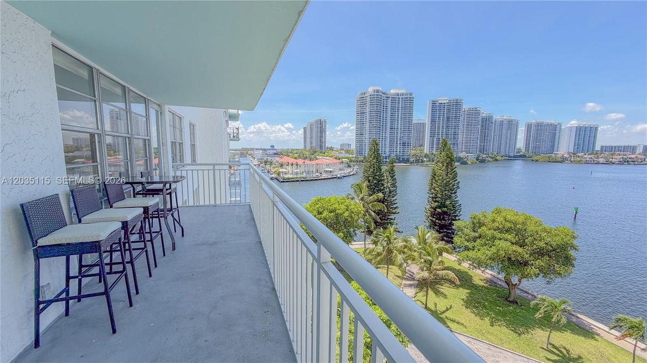 For Sale: $615,900 (2 beds, 2 baths, 1488 Square Feet)