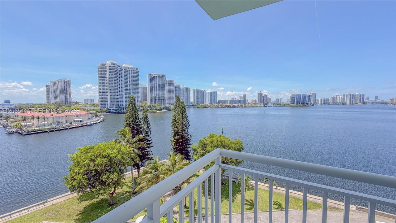 For Sale: $615,900 (2 beds, 2 baths, 1488 Square Feet)