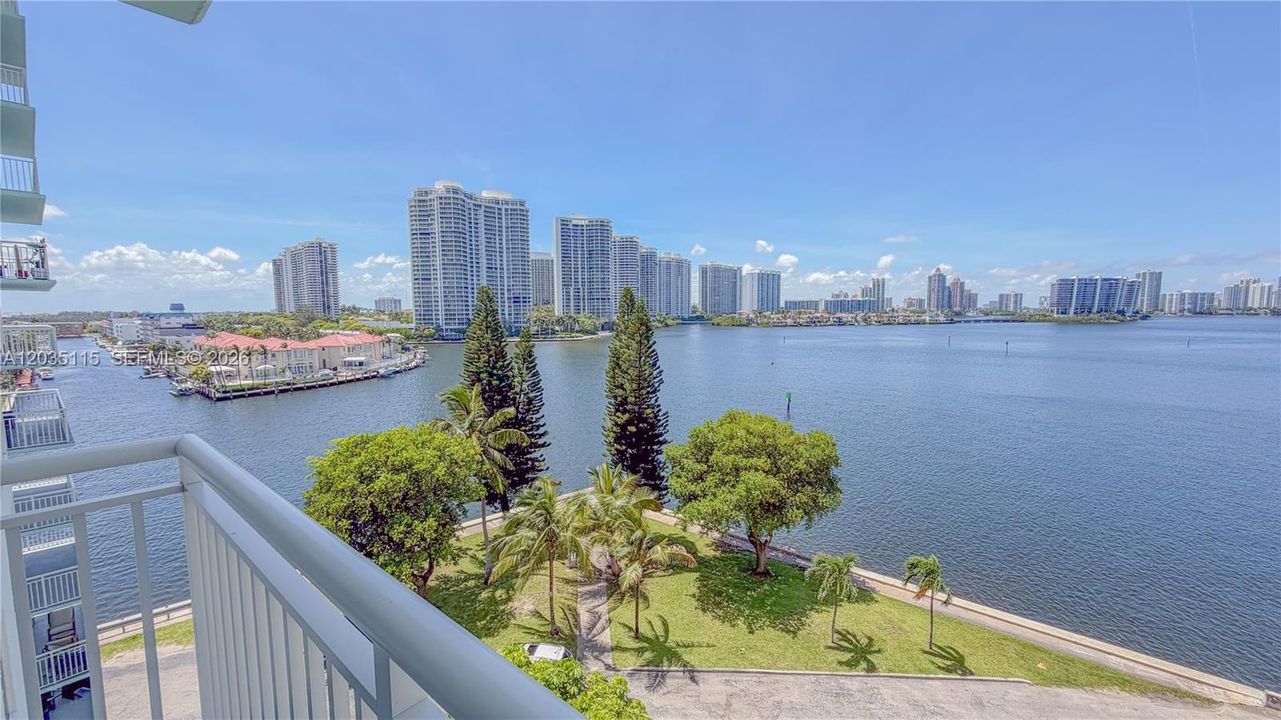 For Sale: $615,900 (2 beds, 2 baths, 1488 Square Feet)