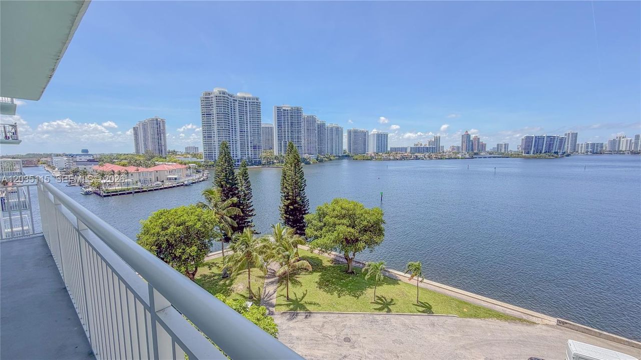 For Sale: $615,900 (2 beds, 2 baths, 1488 Square Feet)