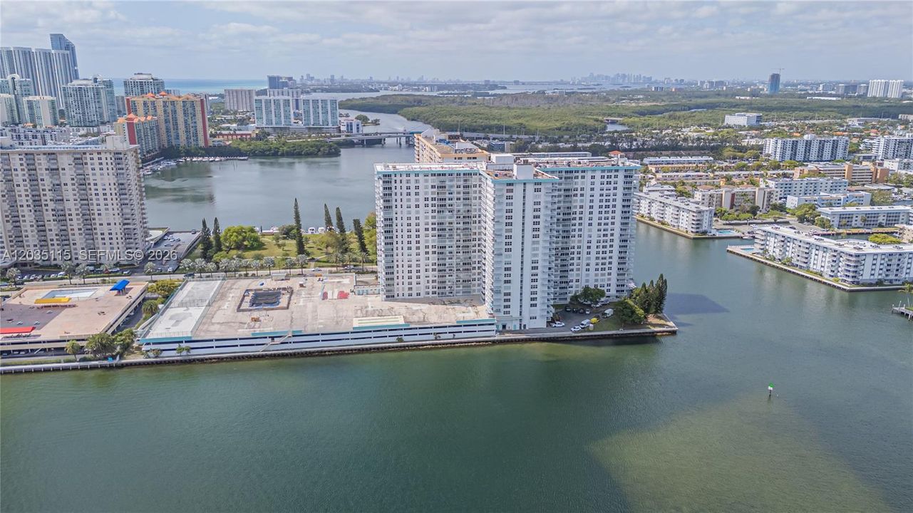 For Sale: $615,900 (2 beds, 2 baths, 1488 Square Feet)