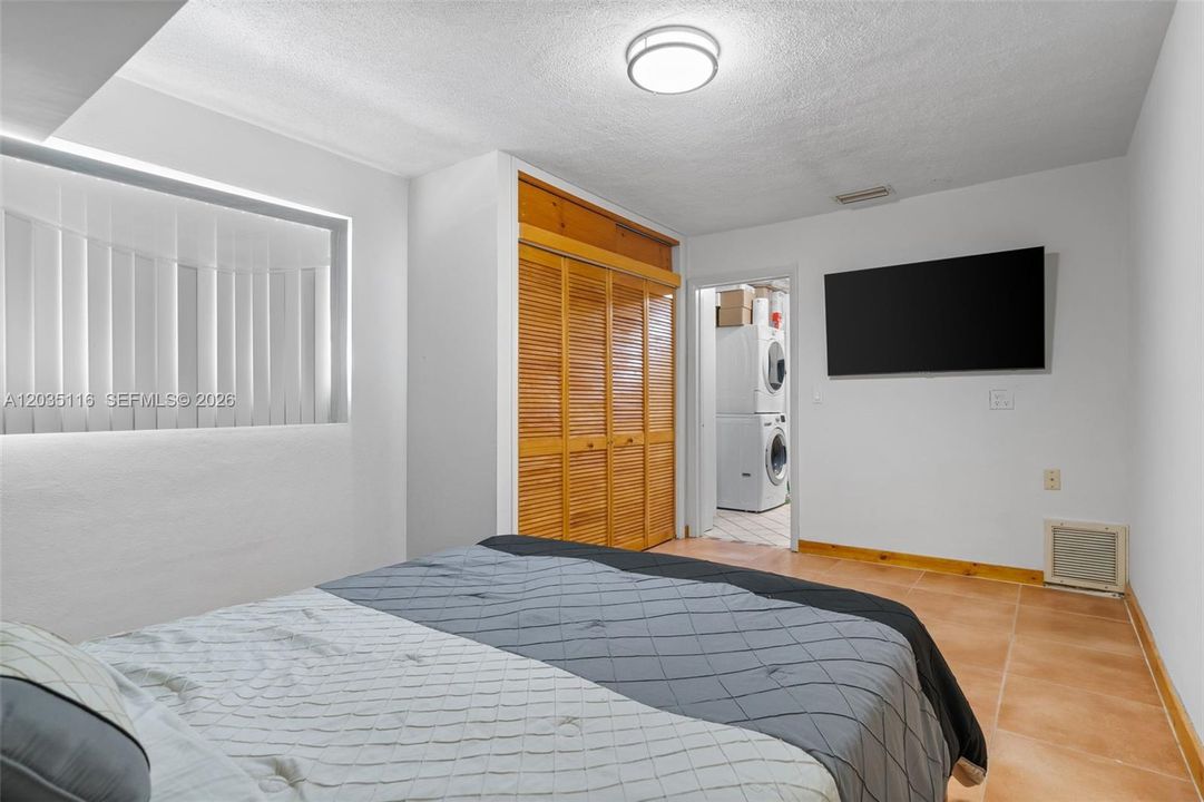 For Sale: $1,275,000 (2 beds, 2 baths, 1138 Square Feet)