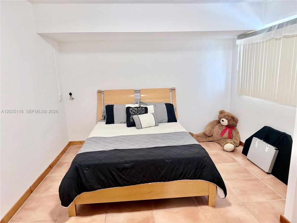 For Sale: $1,275,000 (2 beds, 2 baths, 1138 Square Feet)