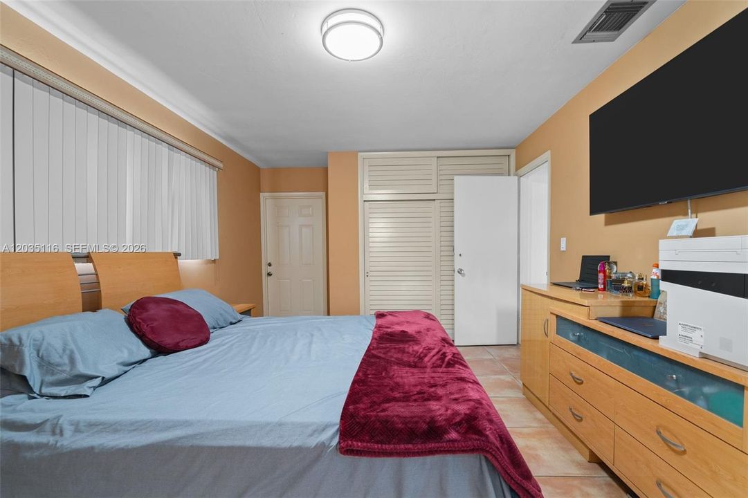 For Sale: $1,275,000 (2 beds, 2 baths, 1138 Square Feet)