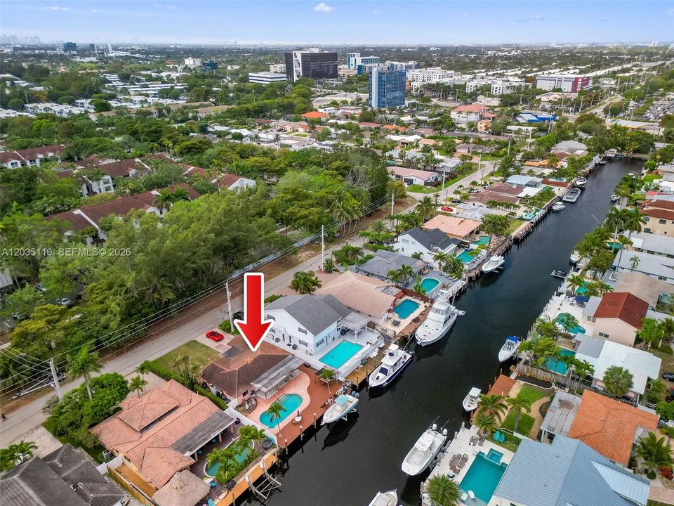 For Sale: $1,275,000 (2 beds, 2 baths, 1138 Square Feet)