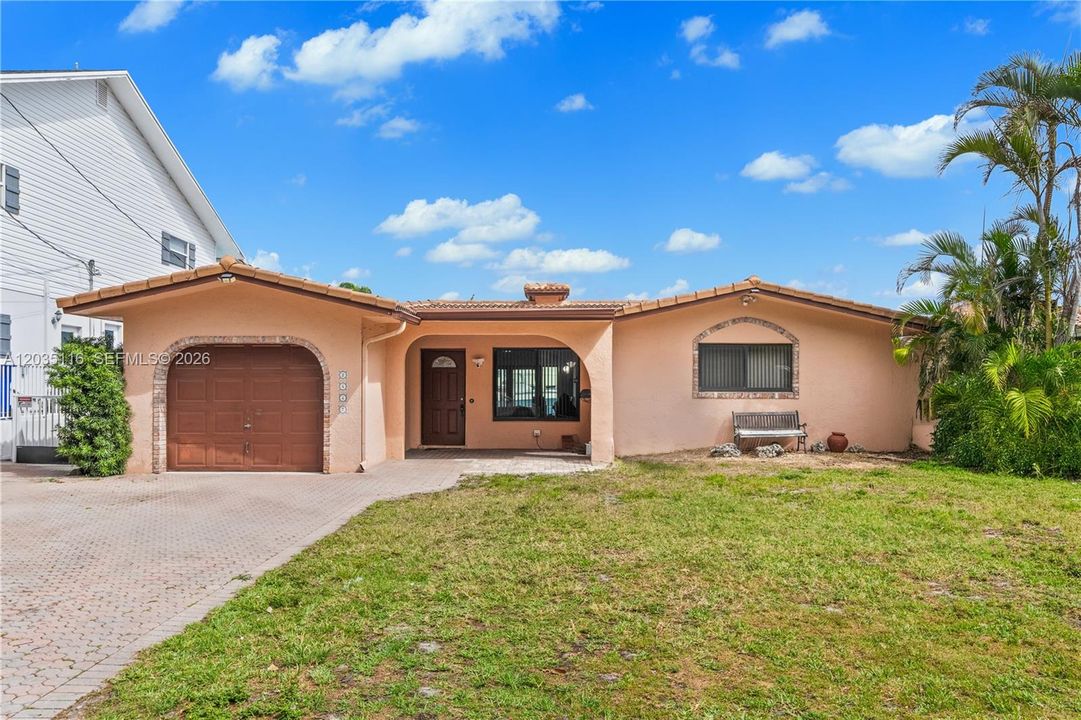 For Sale: $1,275,000 (2 beds, 2 baths, 1138 Square Feet)