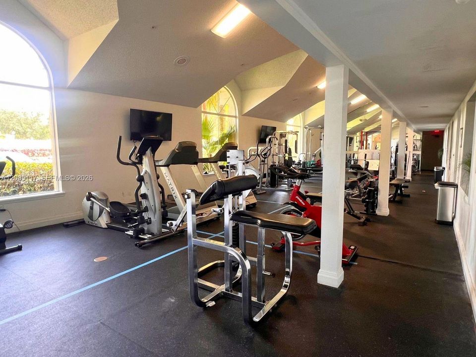 For Rent: $2,150 (2 beds, 1 baths, 965 Square Feet)