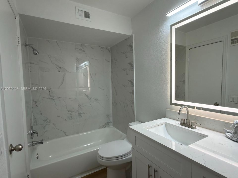 For Rent: $2,150 (2 beds, 1 baths, 965 Square Feet)