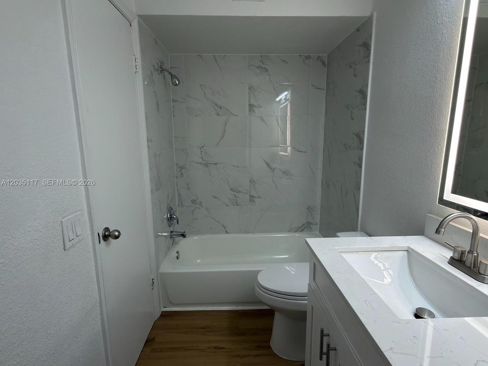 For Rent: $2,150 (2 beds, 1 baths, 965 Square Feet)