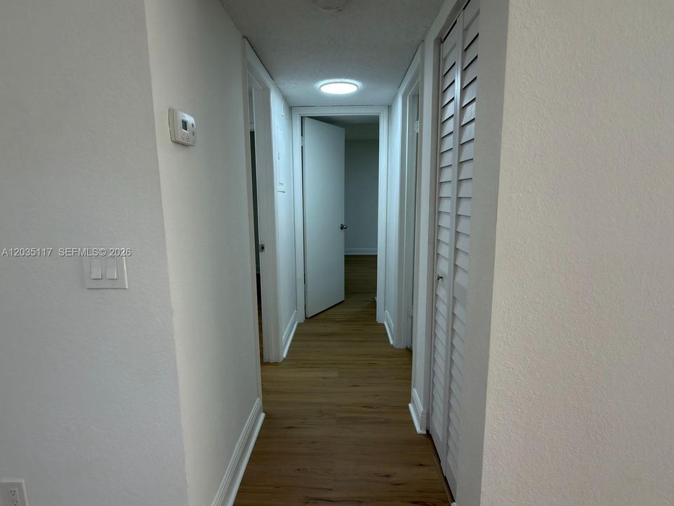 For Rent: $2,150 (2 beds, 1 baths, 965 Square Feet)