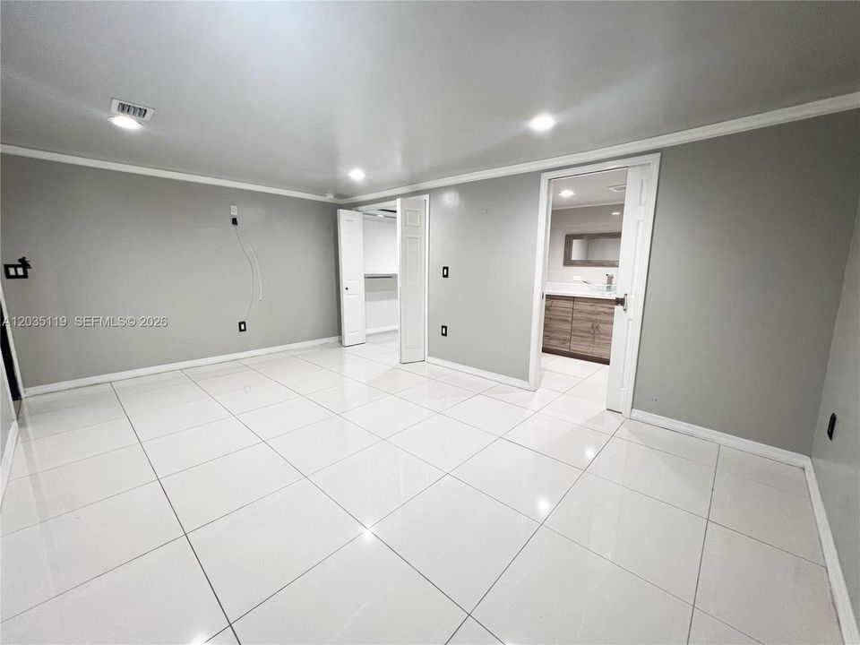 For Rent: $3,500 (3 beds, 2 baths, 1142 Square Feet)