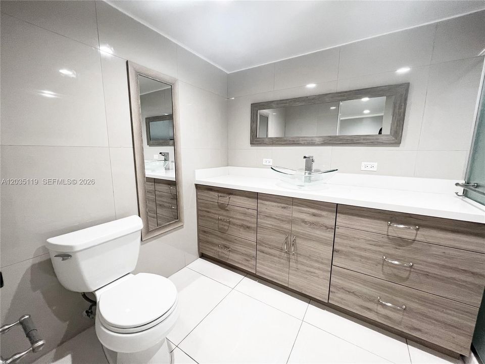 For Rent: $3,500 (3 beds, 2 baths, 1142 Square Feet)
