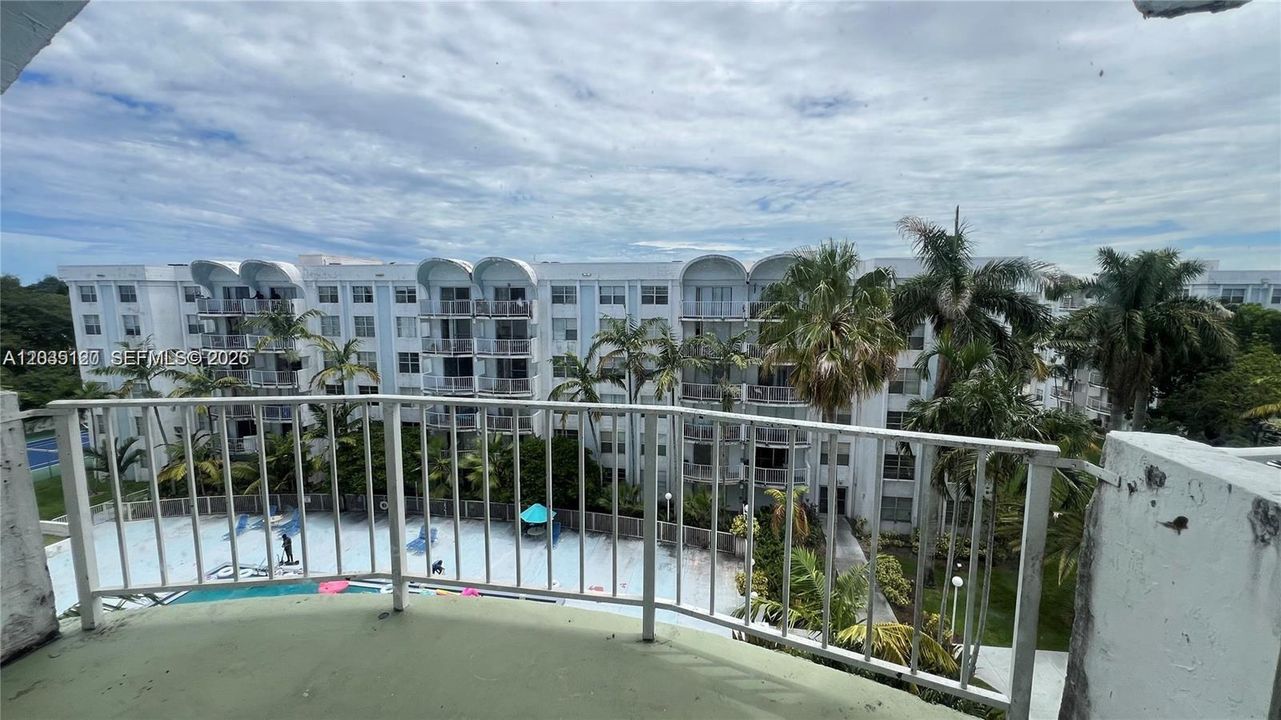 For Sale: $189,500 (2 beds, 2 baths, 1175 Square Feet)