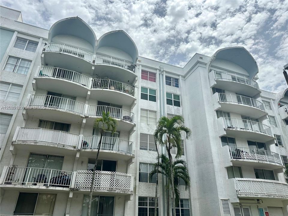 For Sale: $189,500 (2 beds, 2 baths, 1175 Square Feet)