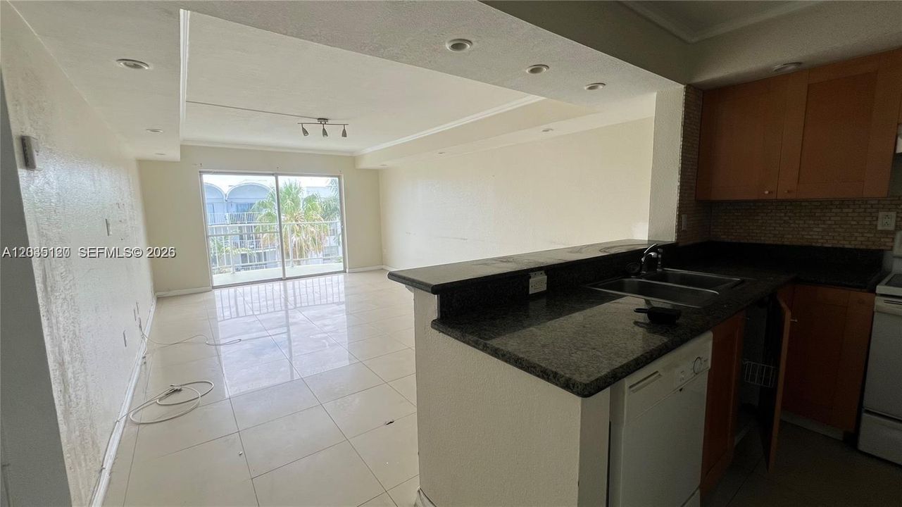 For Sale: $189,500 (2 beds, 2 baths, 1175 Square Feet)