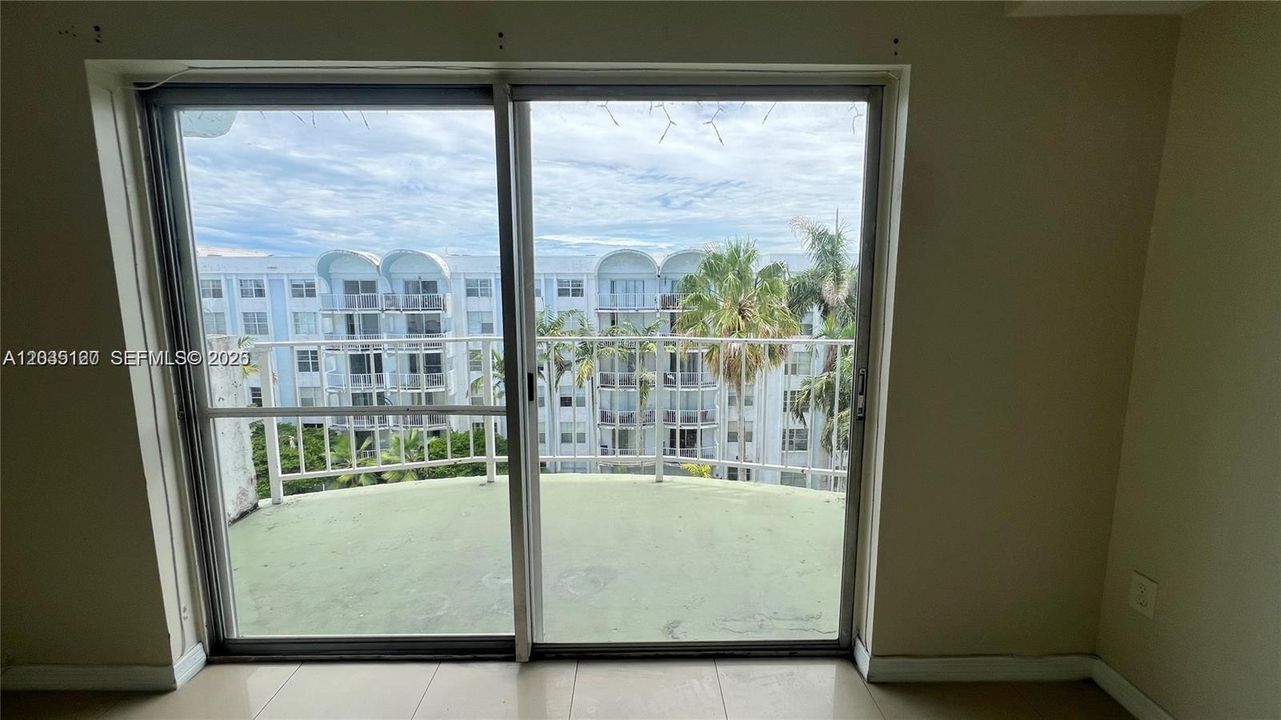 For Sale: $189,500 (2 beds, 2 baths, 1175 Square Feet)