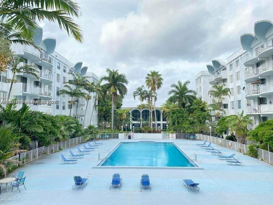 For Sale: $189,500 (2 beds, 2 baths, 1175 Square Feet)