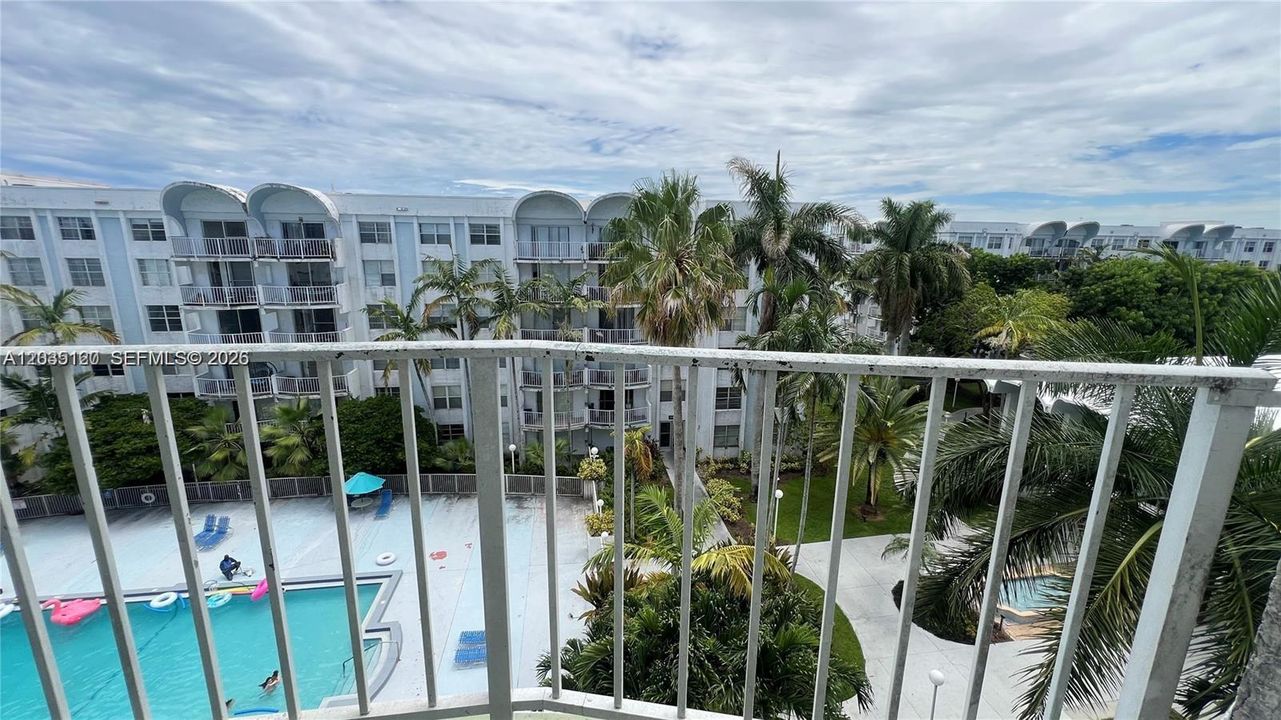 For Sale: $189,500 (2 beds, 2 baths, 1175 Square Feet)