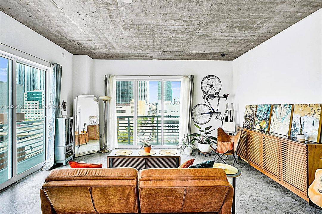 For Sale: $465,000 (2 beds, 2 baths, 1153 Square Feet)