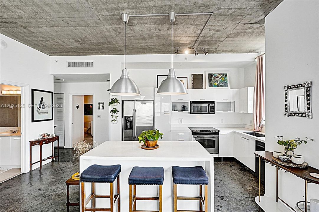 For Sale: $465,000 (2 beds, 2 baths, 1153 Square Feet)