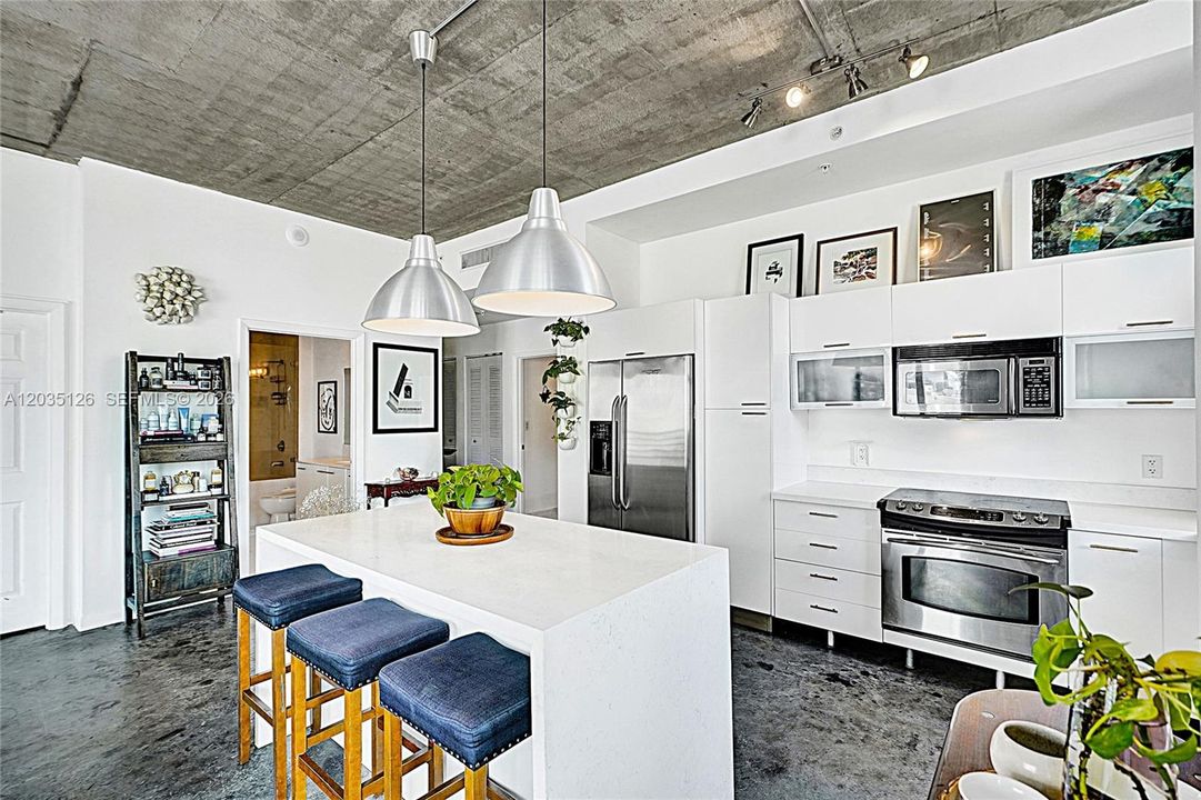 For Sale: $465,000 (2 beds, 2 baths, 1153 Square Feet)