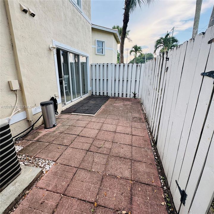 For Rent: $3,250 (3 beds, 2 baths, 1263 Square Feet)