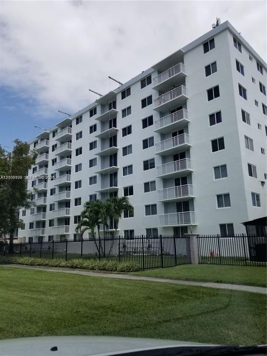 For Sale: $250,000 (2 beds, 2 baths, 1010 Square Feet)
