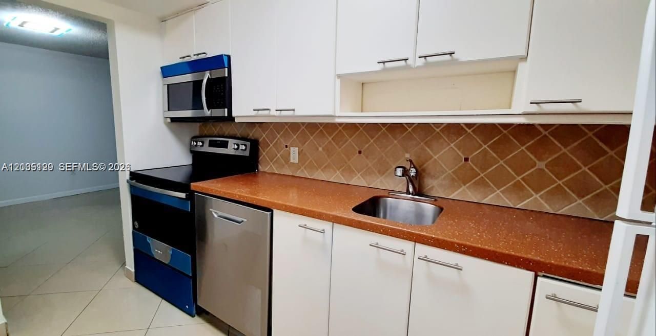 For Sale: $250,000 (2 beds, 2 baths, 1010 Square Feet)
