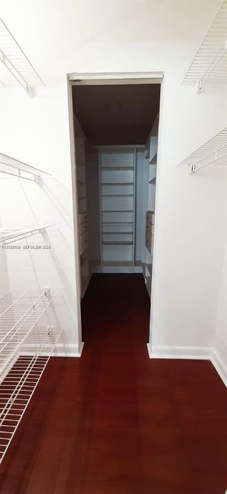 For Sale: $250,000 (2 beds, 2 baths, 1010 Square Feet)