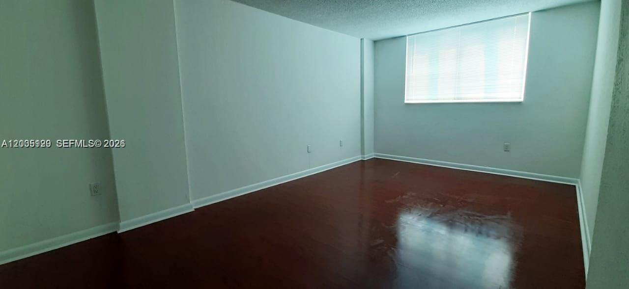 For Sale: $250,000 (2 beds, 2 baths, 1010 Square Feet)