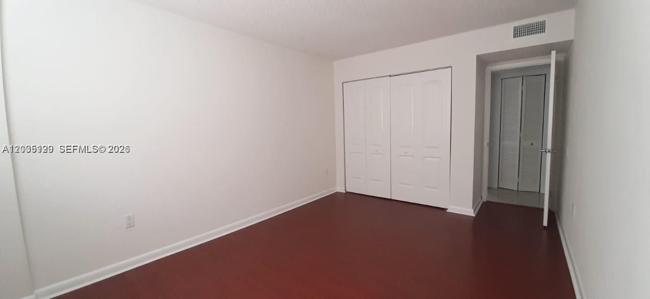 For Sale: $250,000 (2 beds, 2 baths, 1010 Square Feet)