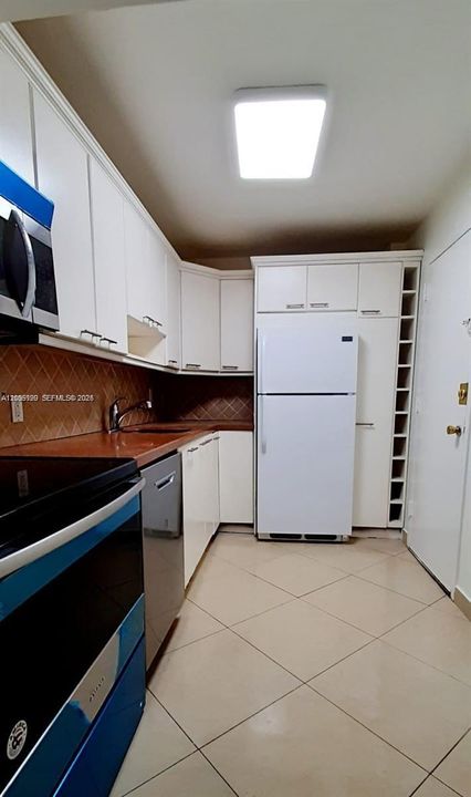 For Sale: $250,000 (2 beds, 2 baths, 1010 Square Feet)