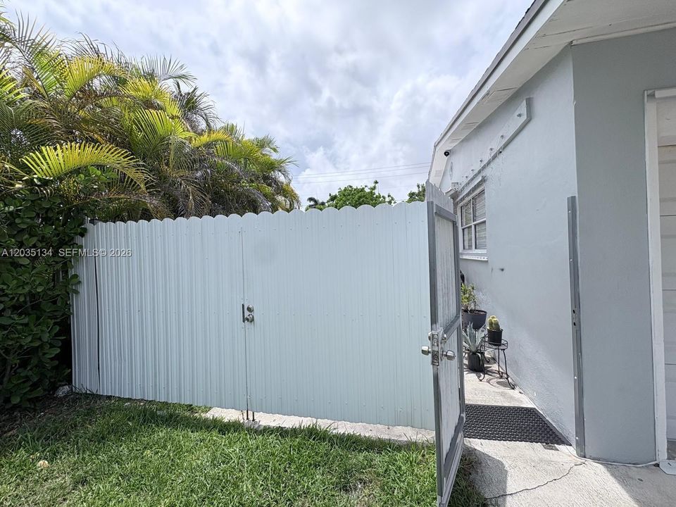 For Sale: $620,000 (3 beds, 2 baths, 1241 Square Feet)