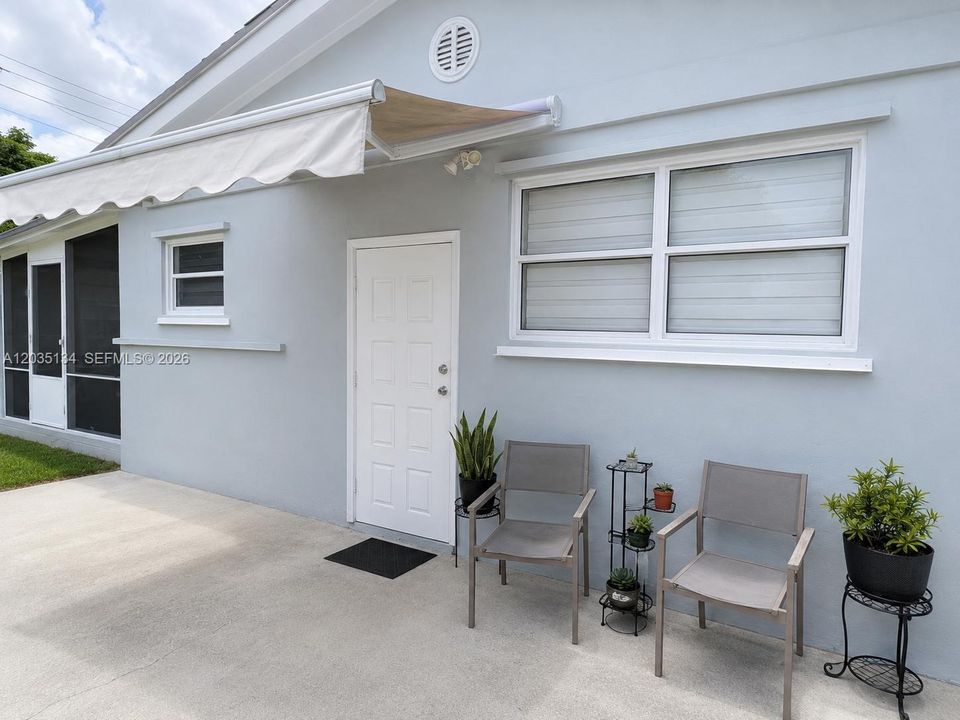 For Sale: $620,000 (3 beds, 2 baths, 1241 Square Feet)
