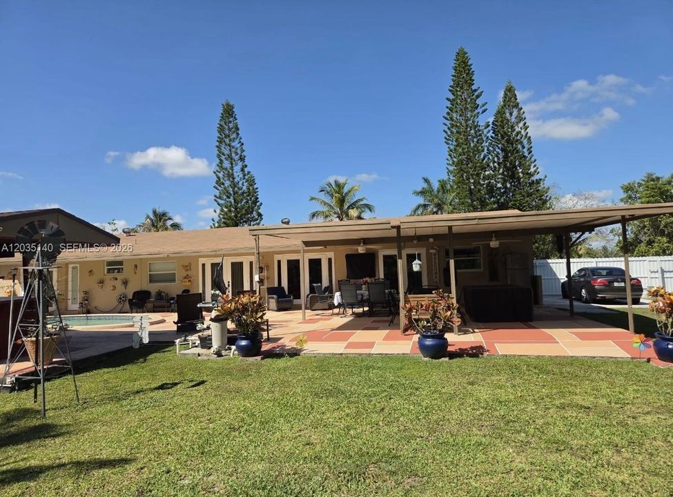 Recently Sold: $799,000 (3 beds, 2 baths, 1976 Square Feet)