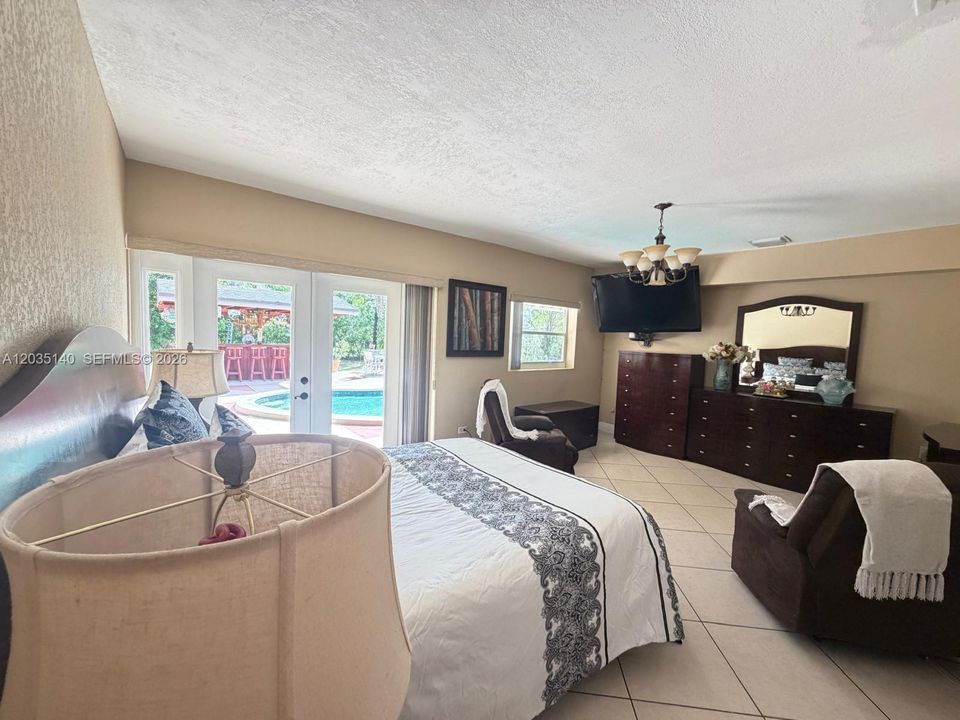 Recently Sold: $799,000 (3 beds, 2 baths, 1976 Square Feet)