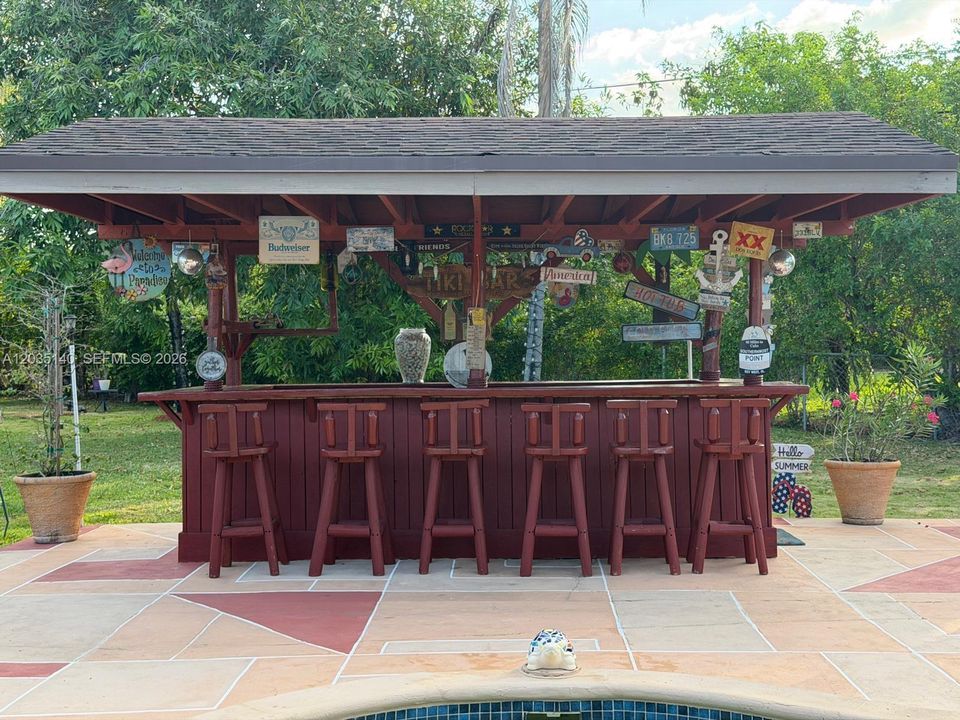 Recently Sold: $799,000 (3 beds, 2 baths, 1976 Square Feet)