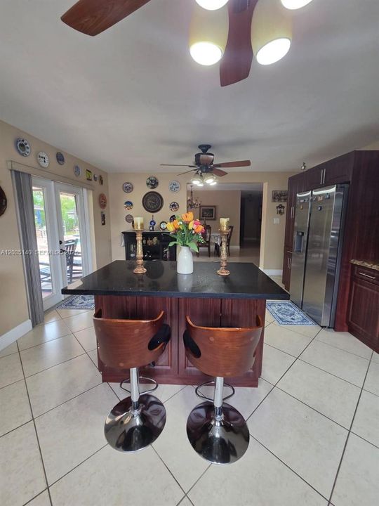 Recently Sold: $799,000 (3 beds, 2 baths, 1976 Square Feet)