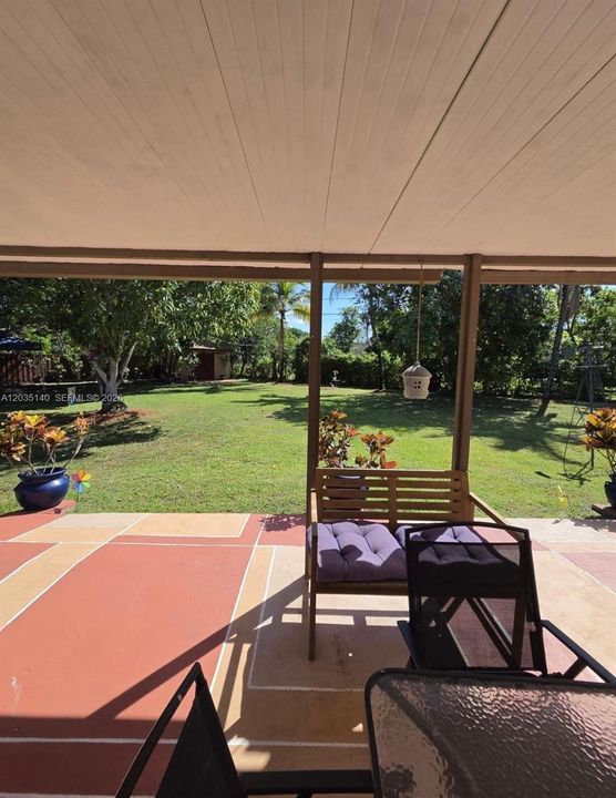 Recently Sold: $799,000 (3 beds, 2 baths, 1976 Square Feet)
