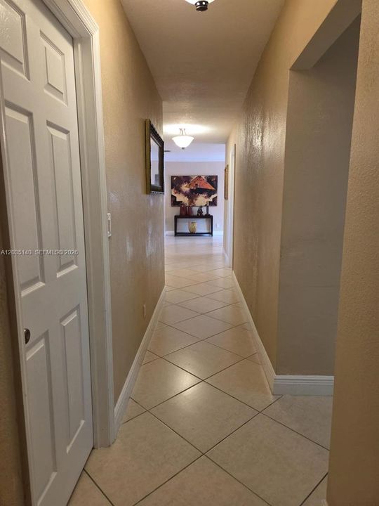 Recently Sold: $799,000 (3 beds, 2 baths, 1976 Square Feet)