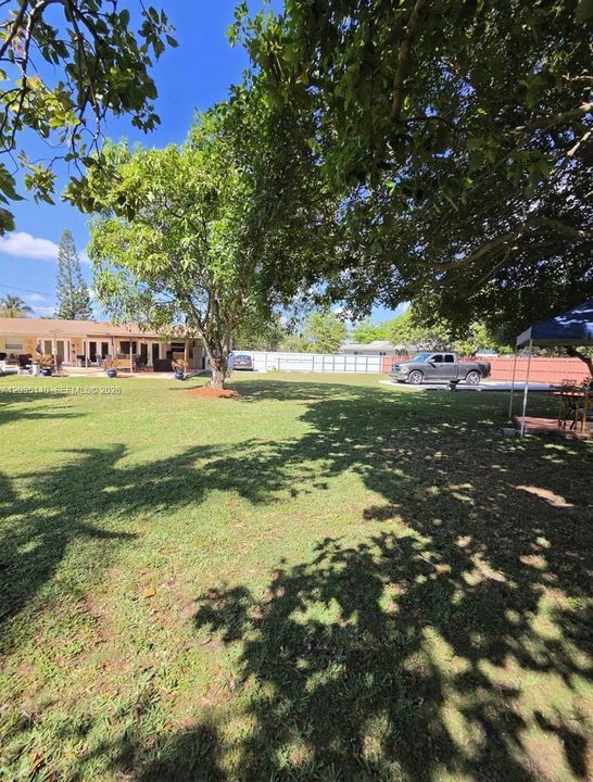 Recently Sold: $799,000 (3 beds, 2 baths, 1976 Square Feet)