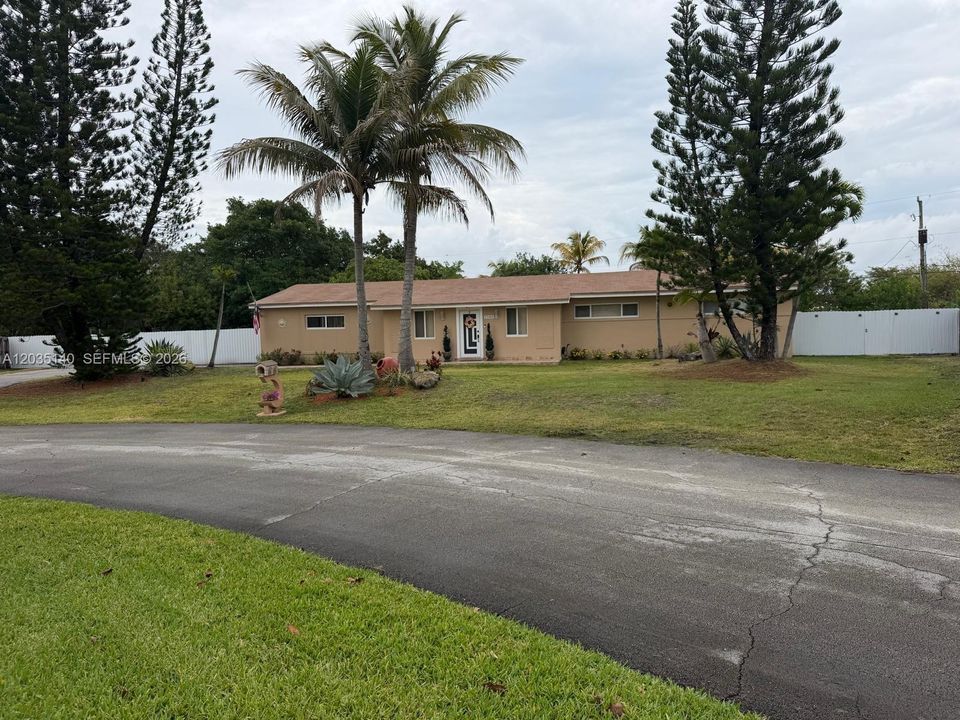 For Sale: $799,000 (3 beds, 2 baths, 1976 Square Feet)