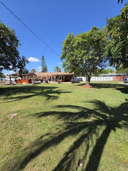 Recently Sold: $799,000 (3 beds, 2 baths, 1976 Square Feet)