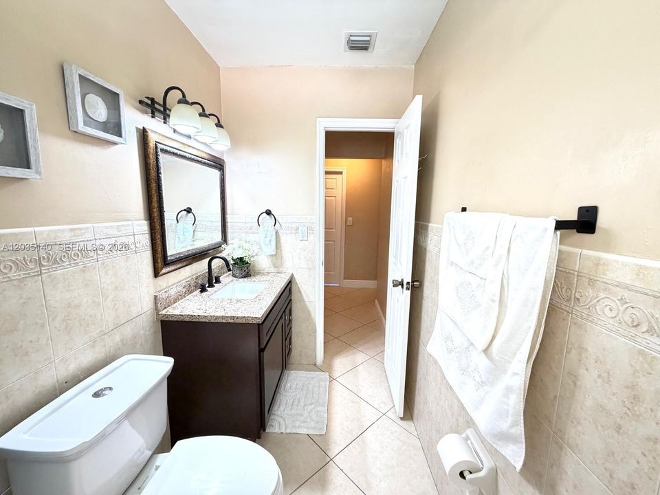 Recently Sold: $799,000 (3 beds, 2 baths, 1976 Square Feet)