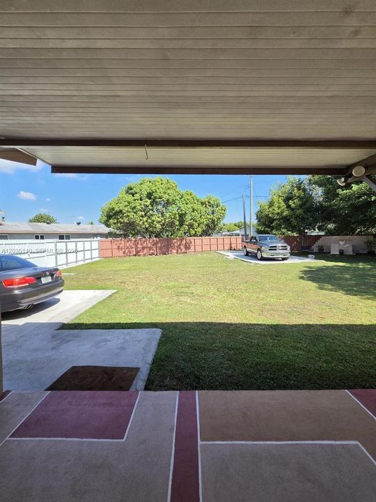 Recently Sold: $799,000 (3 beds, 2 baths, 1976 Square Feet)