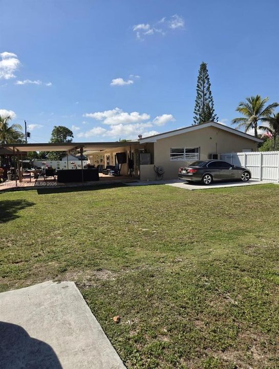 Recently Sold: $799,000 (3 beds, 2 baths, 1976 Square Feet)
